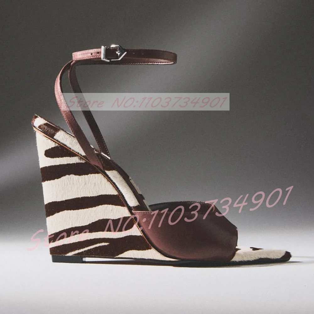 Clear Strap Heel - Sandały na koturnie z końskiego włosia