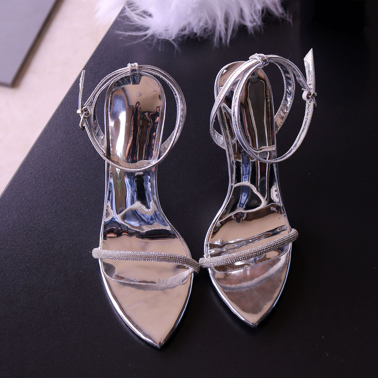 Srebrne, lakierowane skórzane  – Rhinestone Sandal Women recenzja i cena